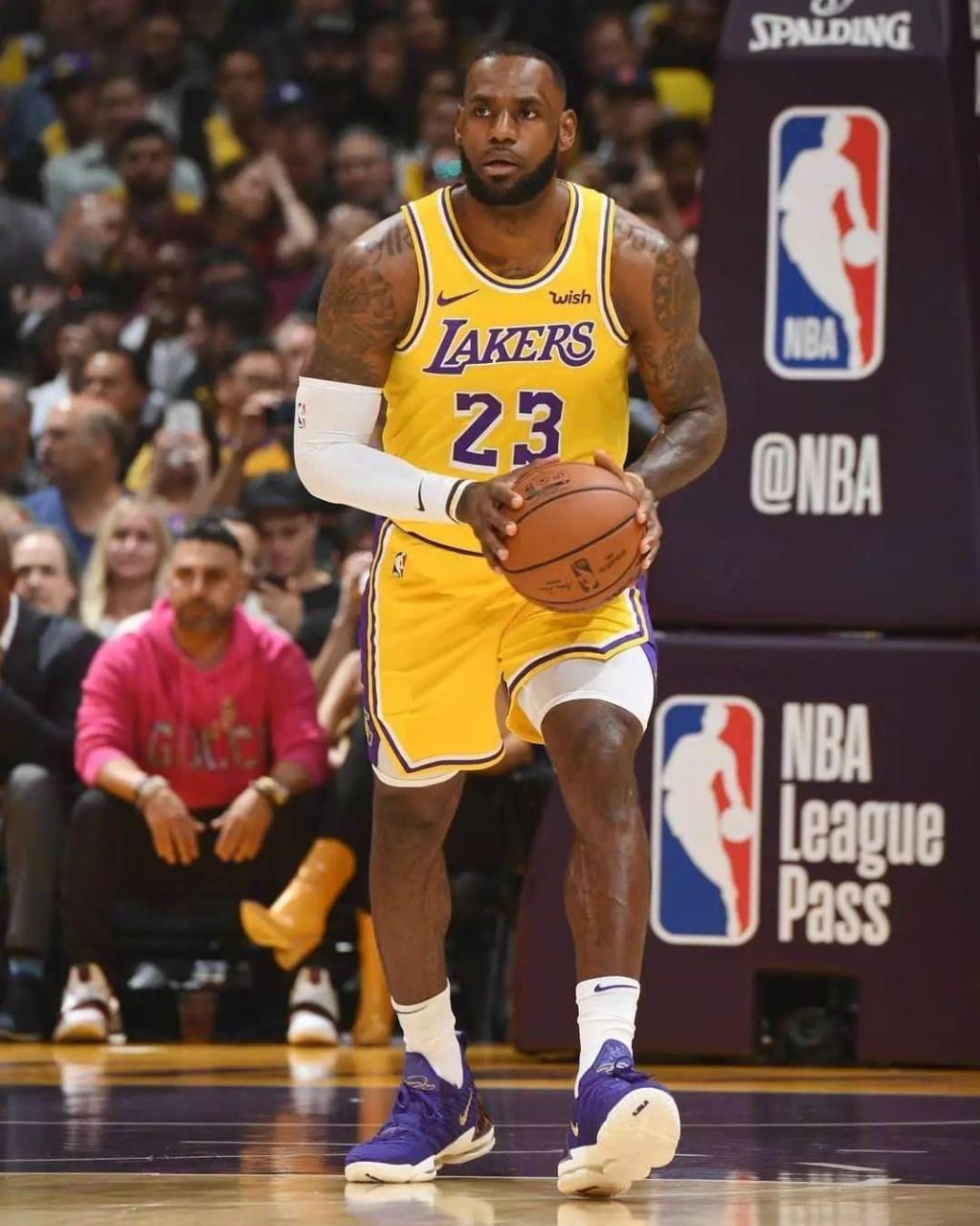 NBA最新排名揭晓！湖人岌岌可危，凯尔特人双双爆冷，快船迎来连胜喜讯