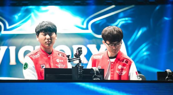 LPL 英语评论员 Kitty 分享等级形象：单人和二人组合31胜18负大师