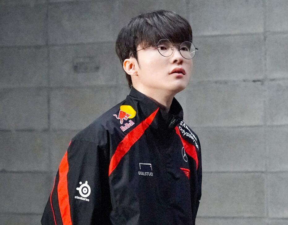 Spirit 击败 Mouz 进入 BLAST Bounty Fall 2025 总决赛