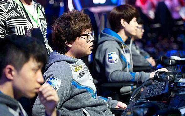 LPL季后赛赛程：每日18点开赛，首战为31日OMG对阵WE！