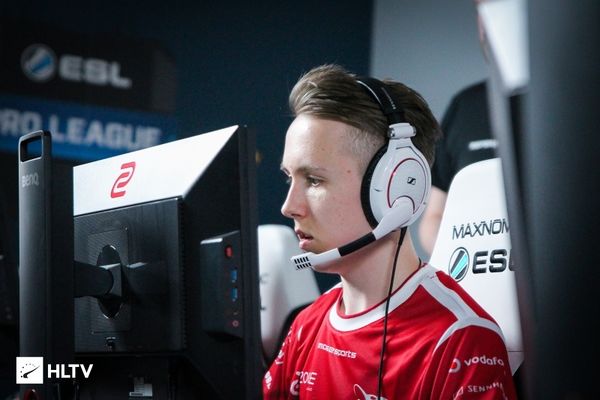 NIP在2025年StarLadder布达佩斯 Major 第二阶段的第一轮中击败了 Astralis